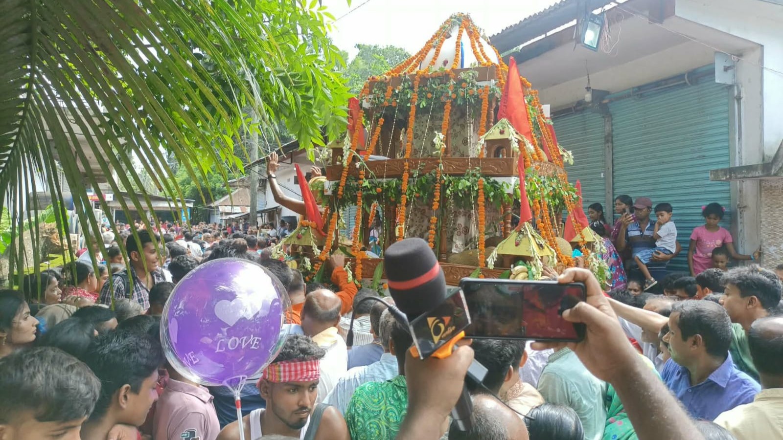 ফকিরহাটে ধর্মীয় ভাবগাম্ভীর্যে জগন্নাথদেবের রথযাত্রা অনুষ্ঠিত